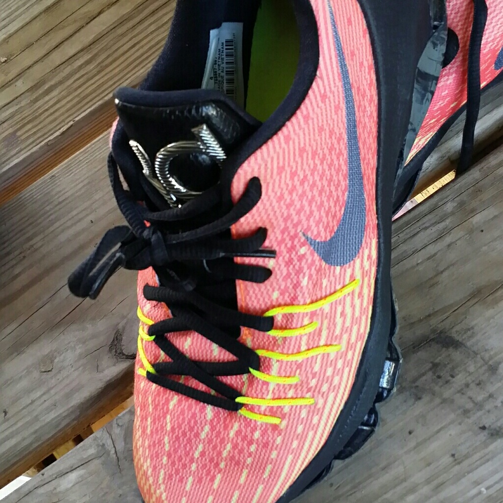 Nike - Picture 2 of 3